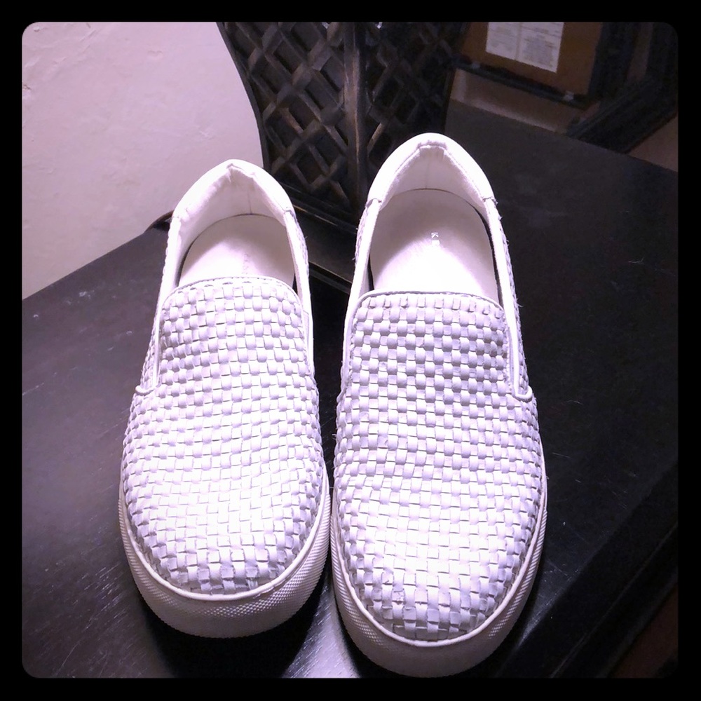 White Kenneth Cole Slip on shoe